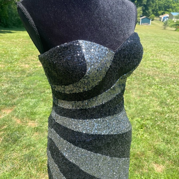 La Femme formal gown - Picture 2 of 6